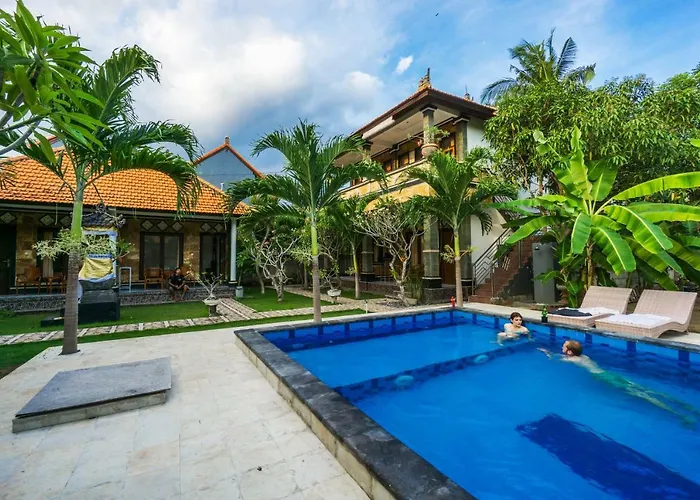 Guest house Arya Enny Salon And