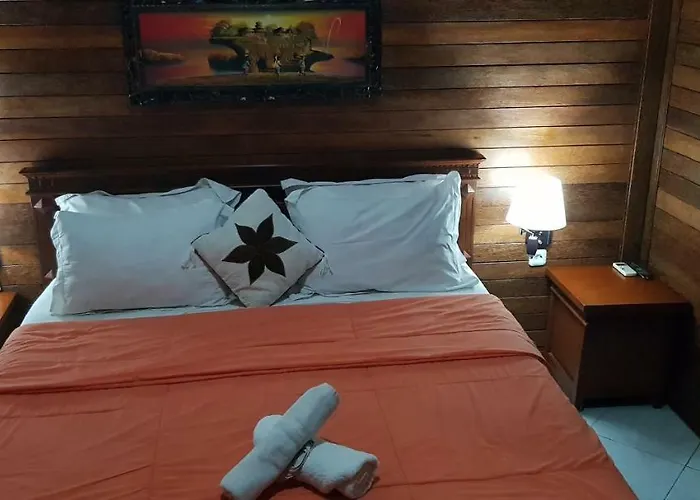 Arya Enny Salon And Guest house *